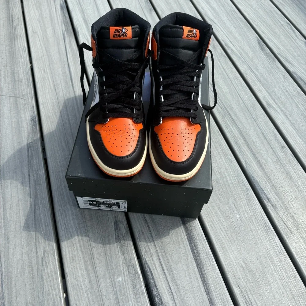 Soleboy Custom Air Jordan 1 - Picture 6 of 7